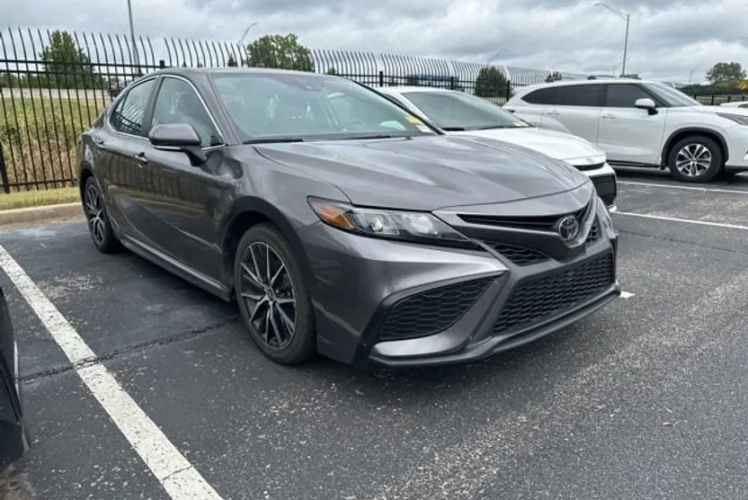 2023 Toyota Camry SE photo 1