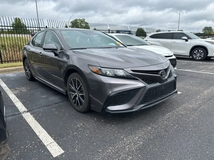 2023 Toyota Camry SE photo 1