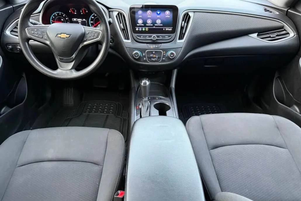 2020 Chevrolet Malibu LS photo 1