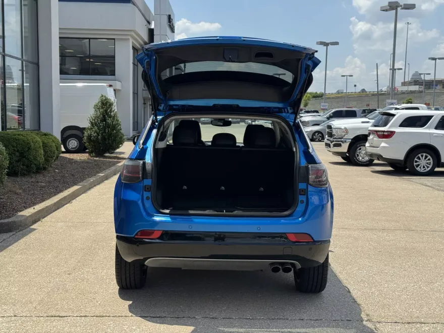 2022 Jeep Compass Limited photo 1
