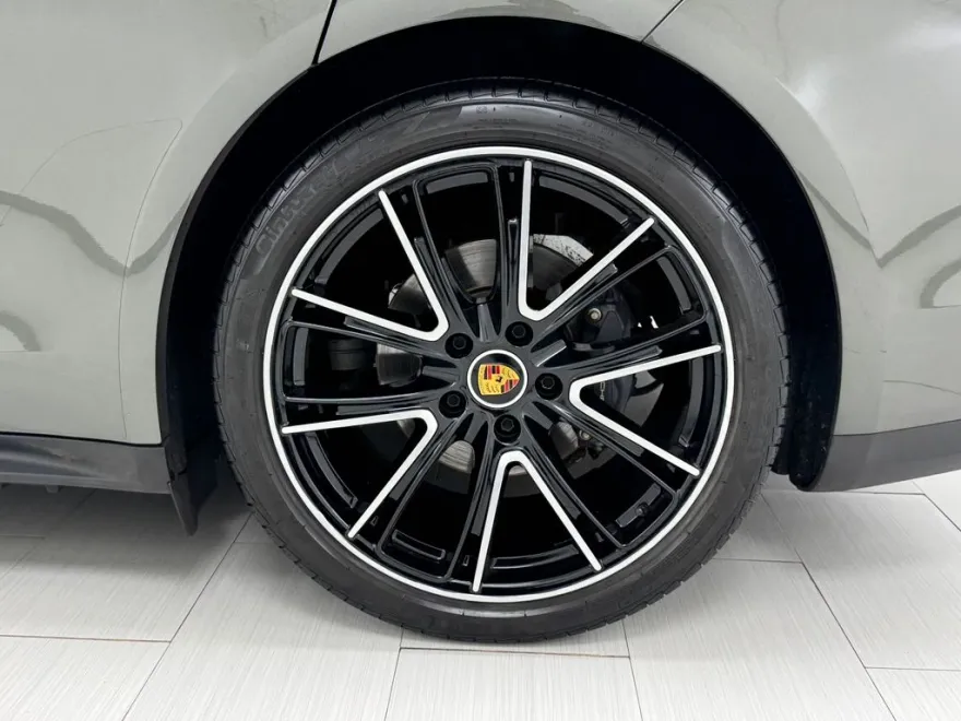 2023 Porsche Panamera 4 Platinum photo 38
