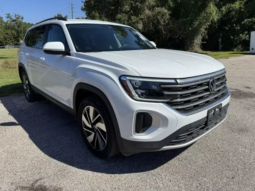2024 Volkswagen Atlas SE Technology photo 1