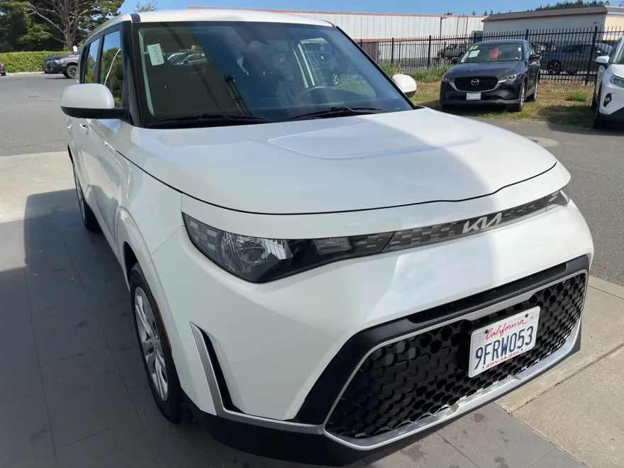 2023 Kia Soul LX photo 1