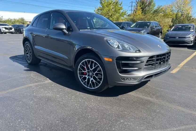 2016 Porsche Macan Turbo photo 1