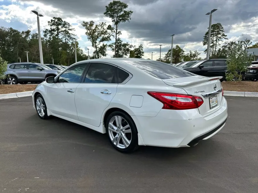 2017 Nissan Altima 3.5 SL photo 1