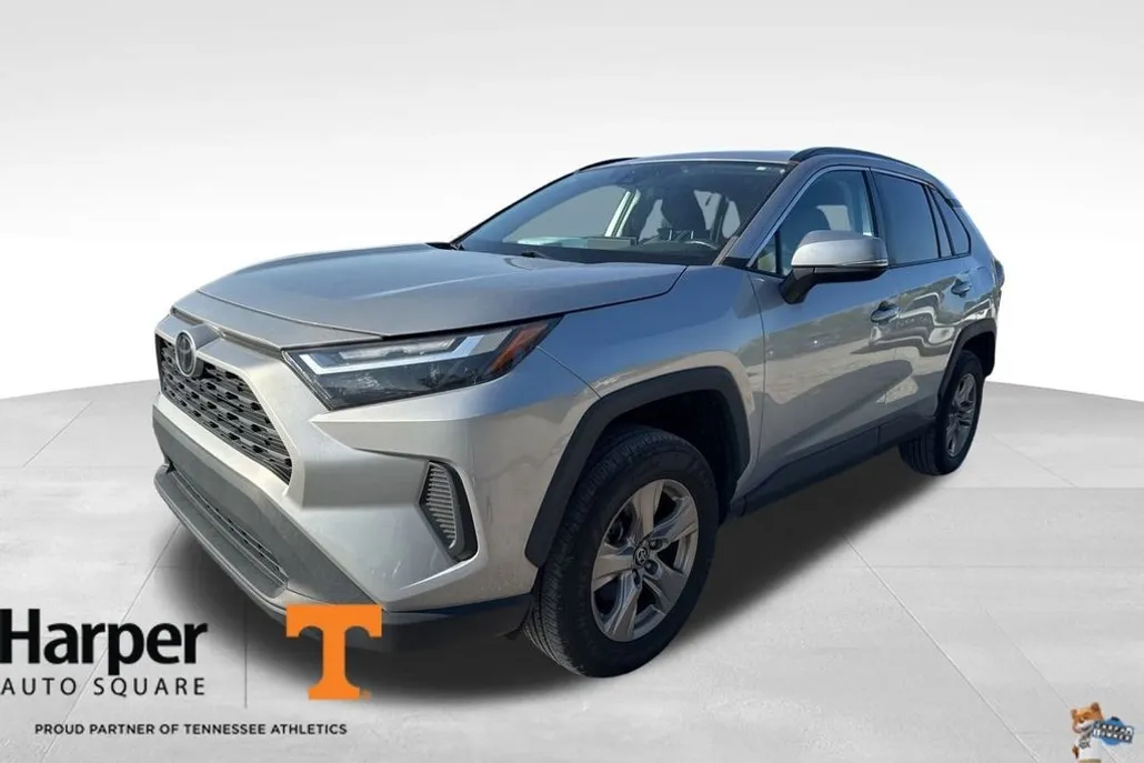 2022 Toyota RAV4 XLE photo 1