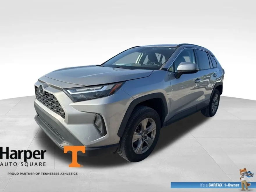 2022 Toyota RAV4 XLE photo 1