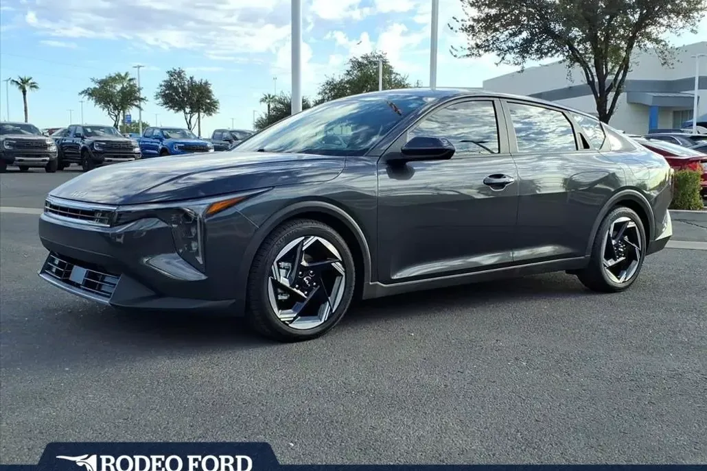 2025 Kia K4 EX photo 1