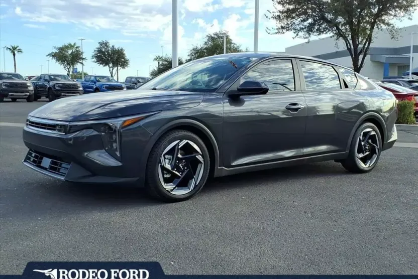 2025 Kia K4 EX photo 1
