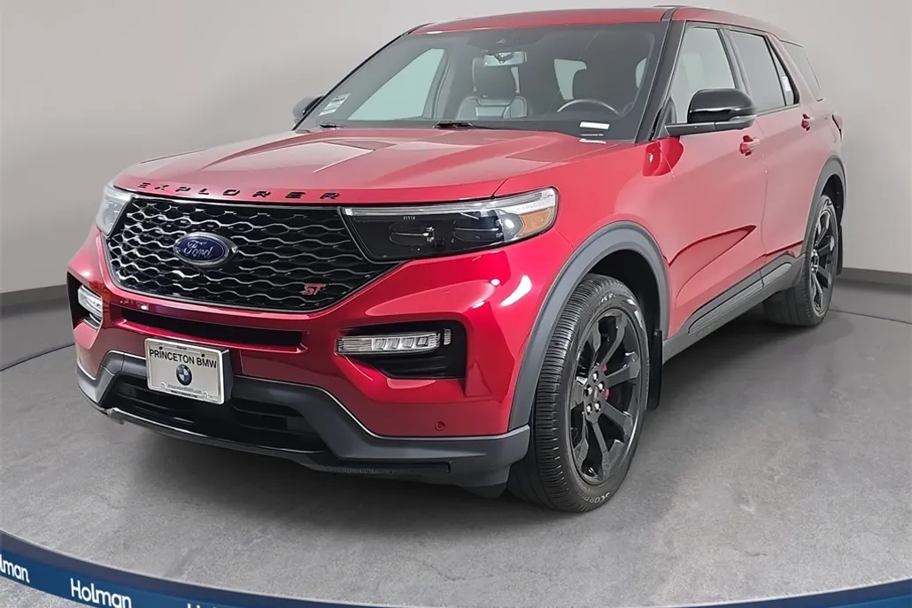 2022 Ford Explorer ST photo 1