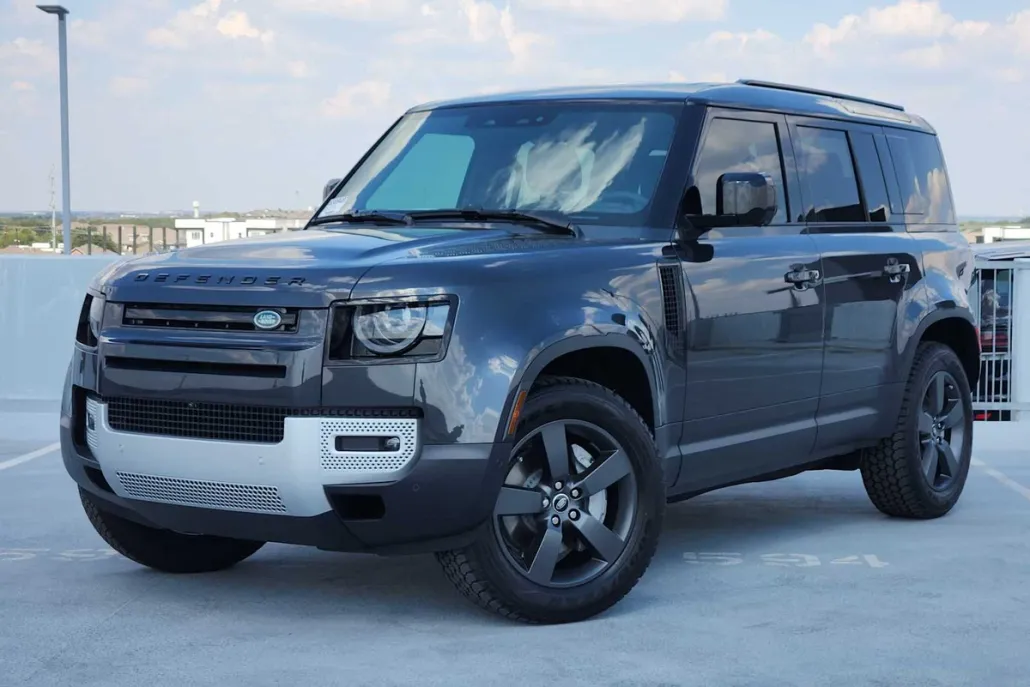 2025 Land Rover Defender S photo 1