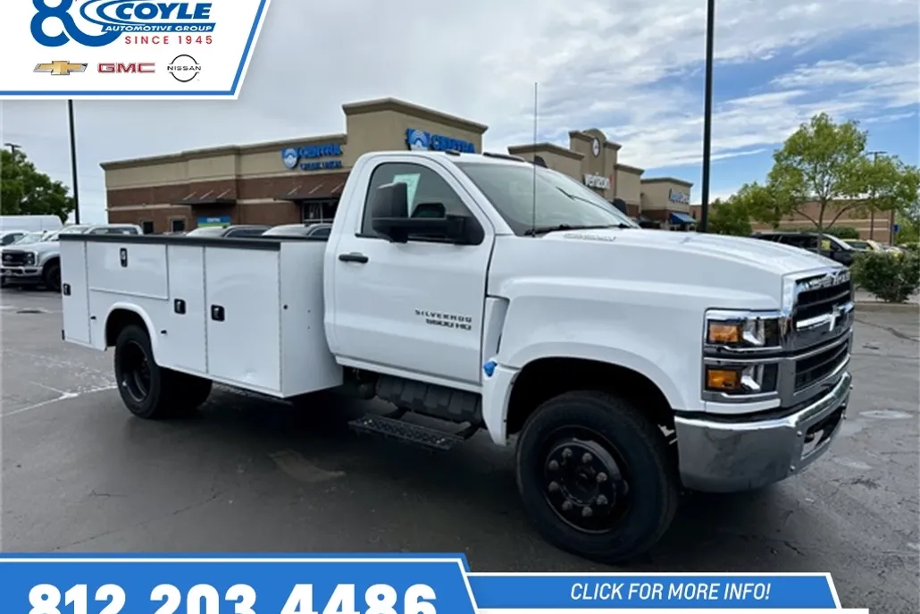 2023 Chevrolet Silverado 5500HD Work Truck photo 1