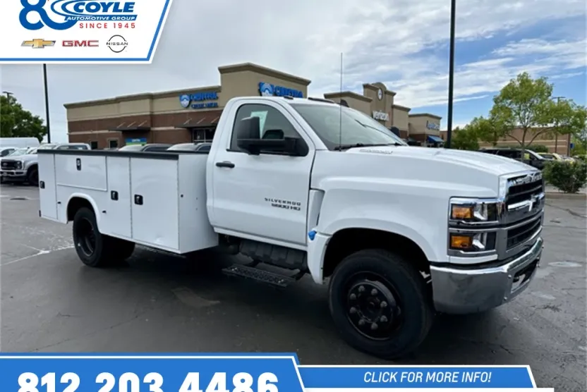 2023 Chevrolet Silverado 5500HD Work Truck photo 1