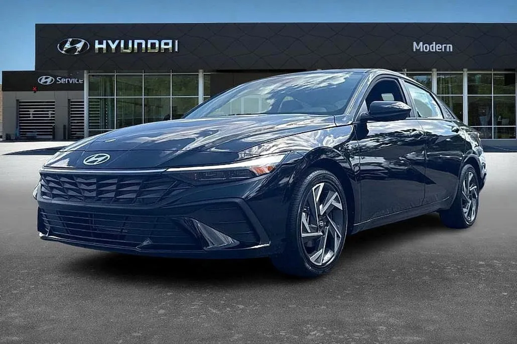 2025 Hyundai Elantra SEL Sport photo 1