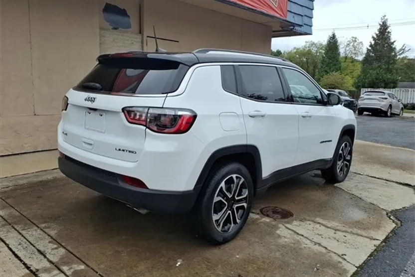 2022 Jeep Compass Limited photo 1