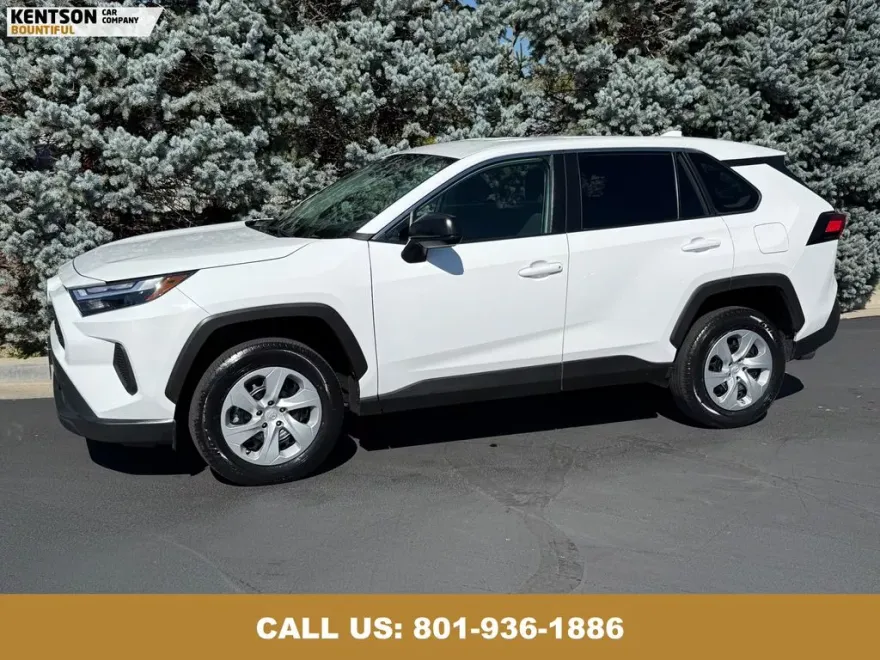 2024 Toyota RAV4 LE photo 1