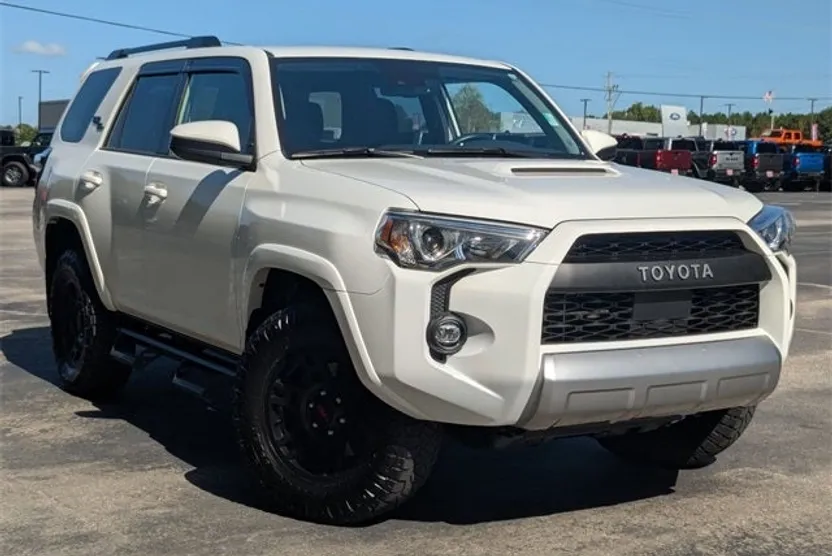 2022 Toyota 4Runner TRD Off-Road photo 1