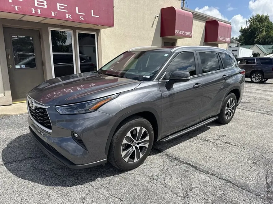 2023 Toyota Highlander XLE photo 1