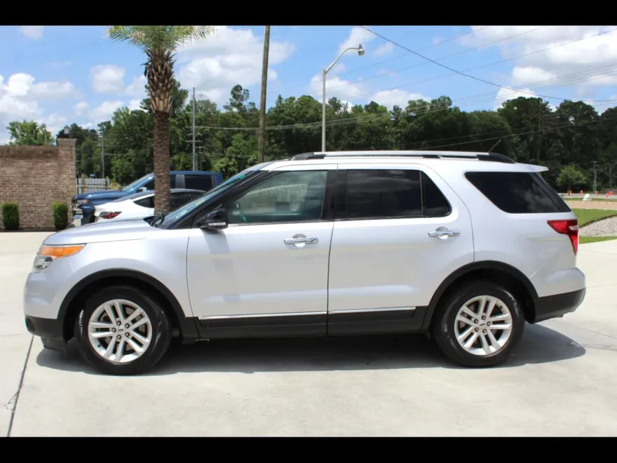 2014 Ford Explorer XLT photo 1