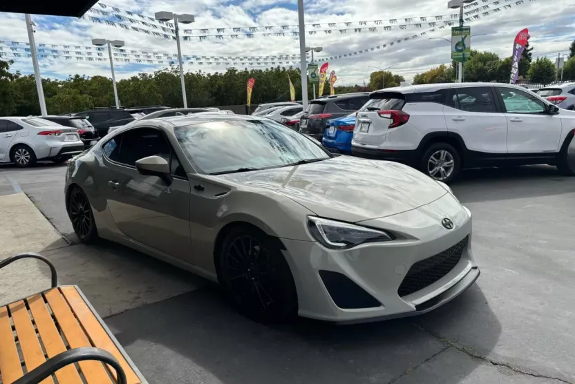 2016 Scion FR-S photo 1