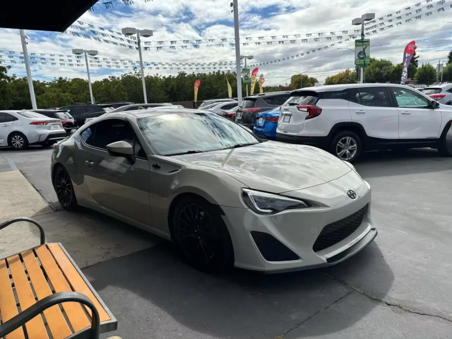 2016 Scion FR-S photo 1