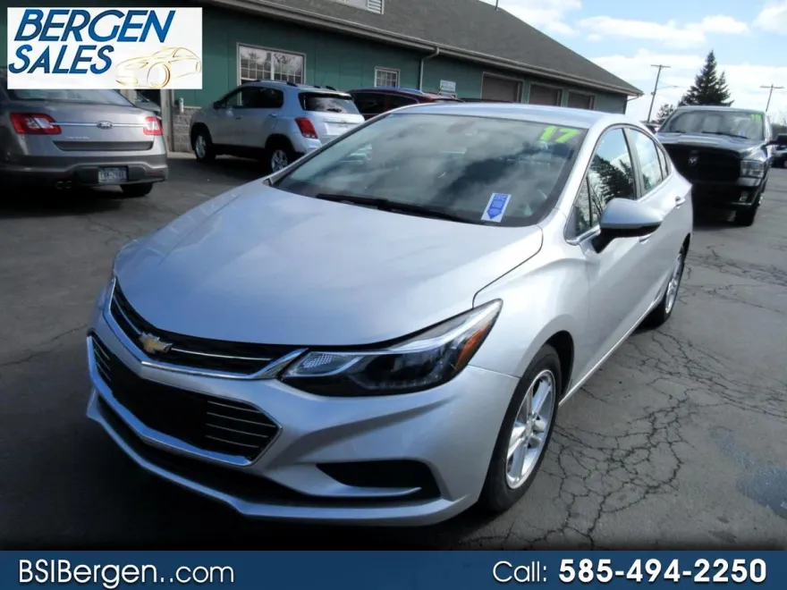 2017 Chevrolet Cruze LT photo 1