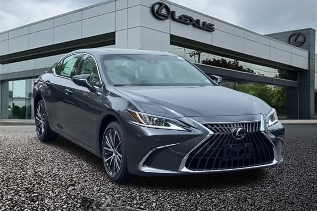 2025 Lexus ES 300h photo 1