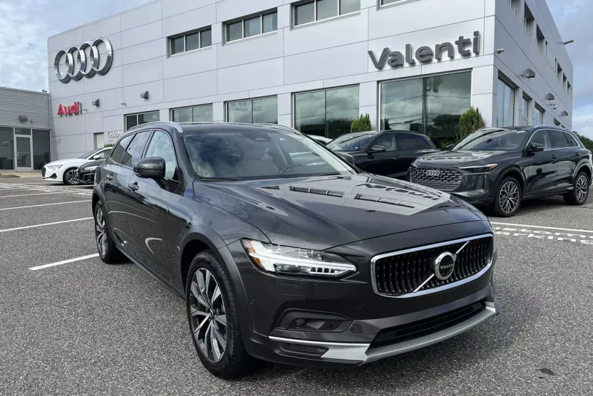 2024 Volvo V90 Cross Country B6 Plus photo 1
