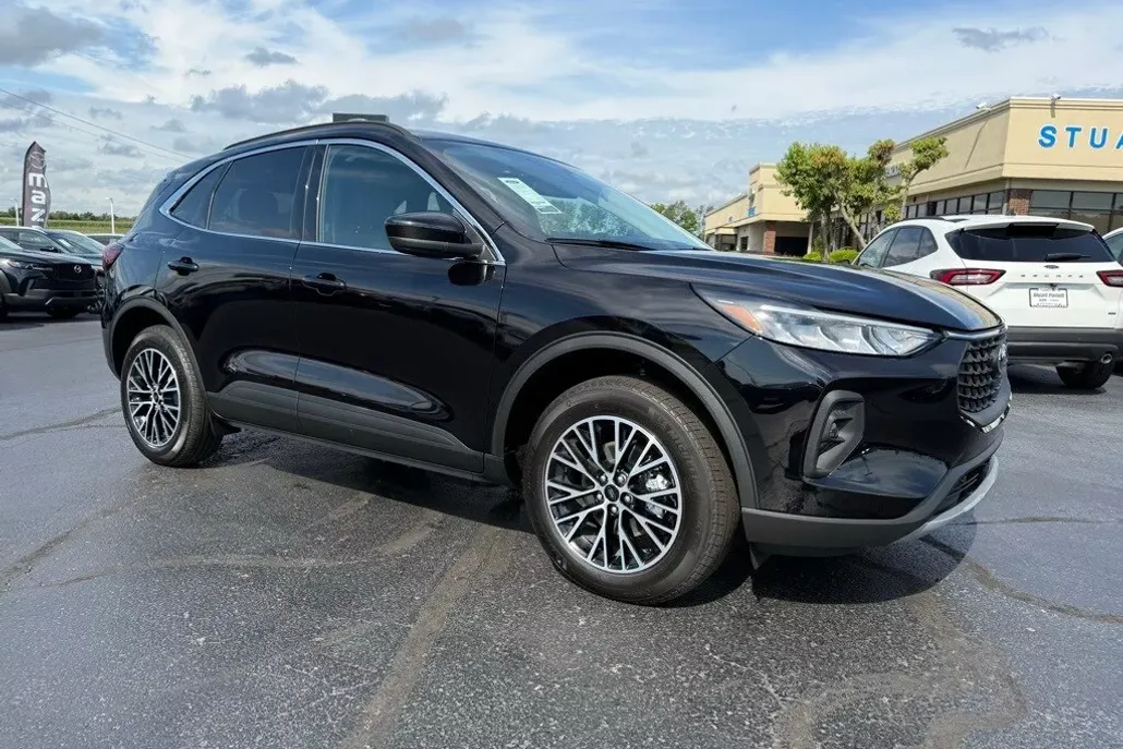 2025 Ford Escape photo 1