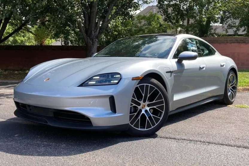 2025 Porsche Taycan 4S photo 1