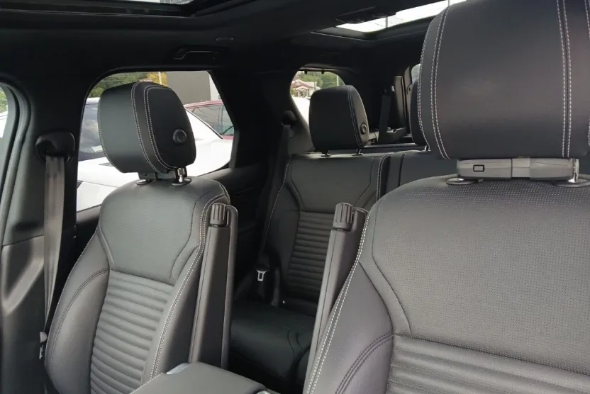 2023 Land Rover Discovery S R-Dynamic photo 1