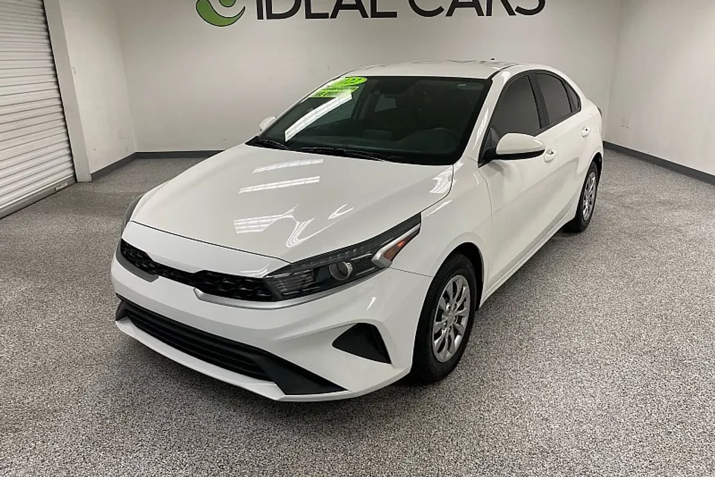 2022 Kia Forte FE photo 1