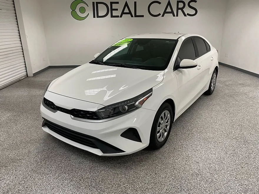 2022 Kia Forte FE photo 1