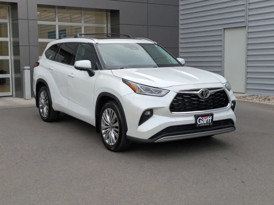2023 Toyota Highlander L photo 1