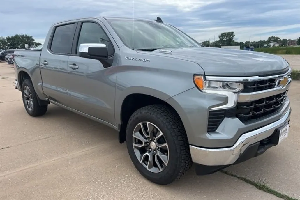 2025 Chevrolet Silverado 1500 LT photo 1