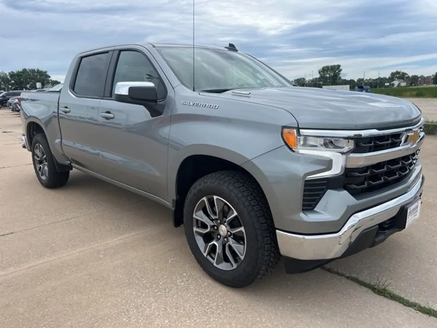 2025 Chevrolet Silverado 1500 LT photo 1