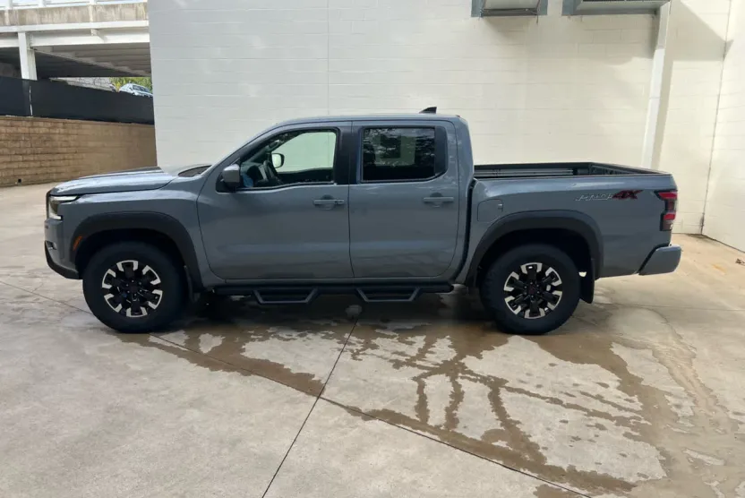 2022 Nissan Frontier Crew Cab photo 1