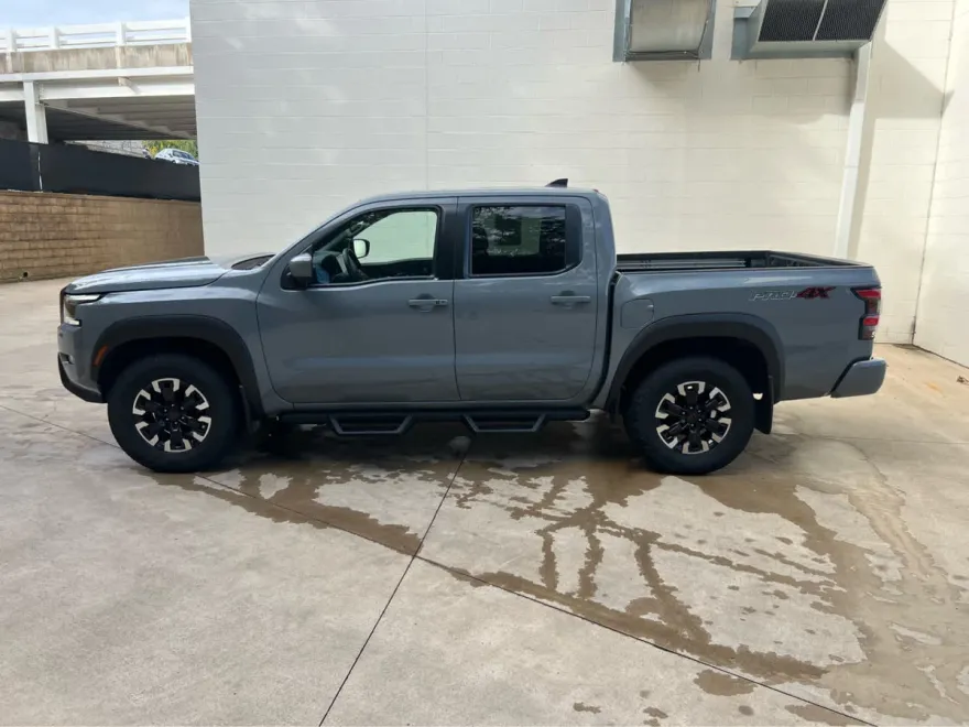2022 Nissan Frontier Crew Cab photo 1