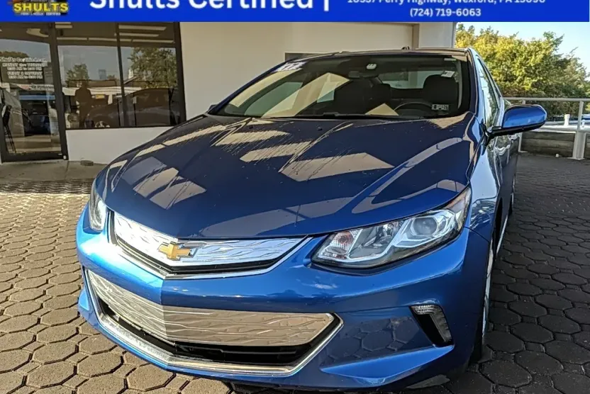 2017 Chevrolet Volt LT photo 1