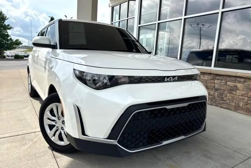 2024 Kia Soul LX photo 1