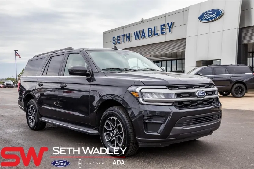 2023 Ford Expedition MAX XLT photo 1