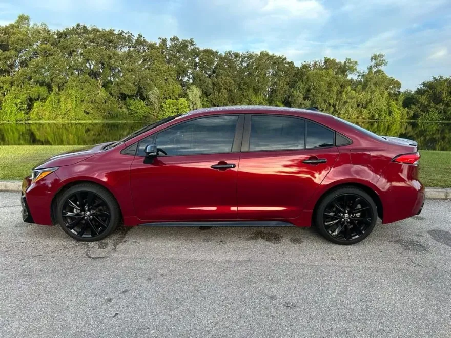 2022 Toyota Corolla SE photo 1