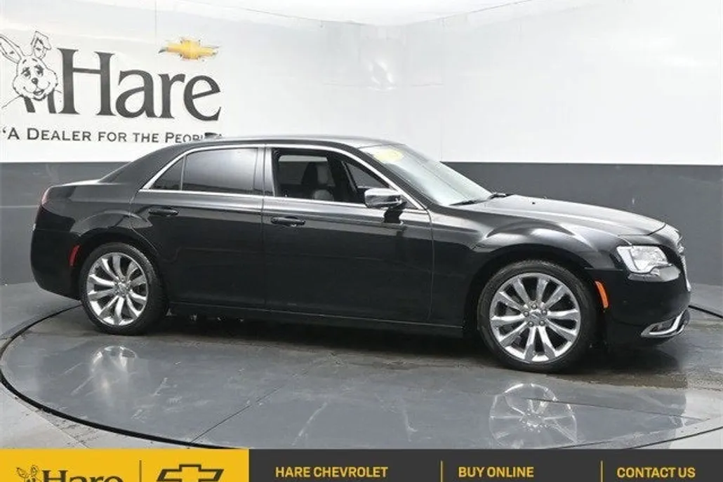 2021 Chrysler 300 Touring L photo 1