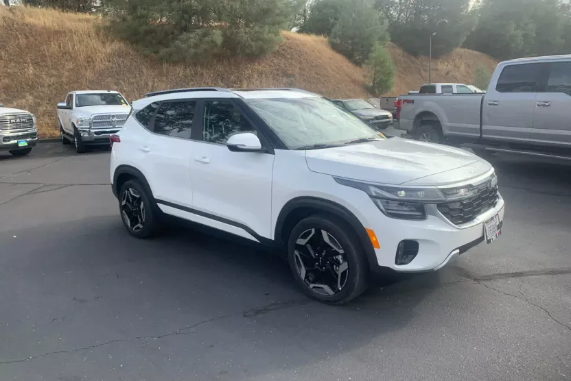 2024 Kia Seltos SX photo 1