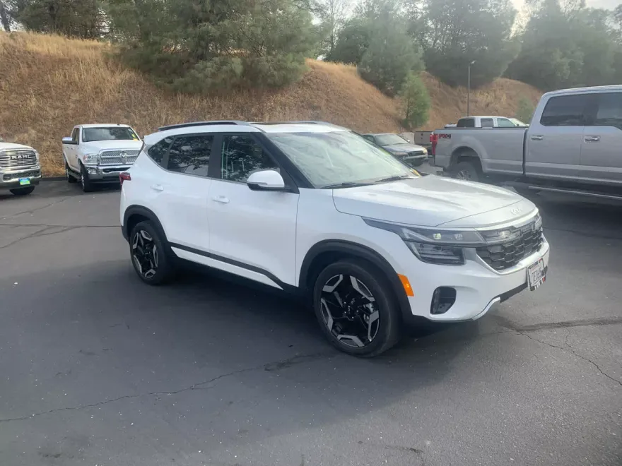2024 Kia Seltos SX photo 1
