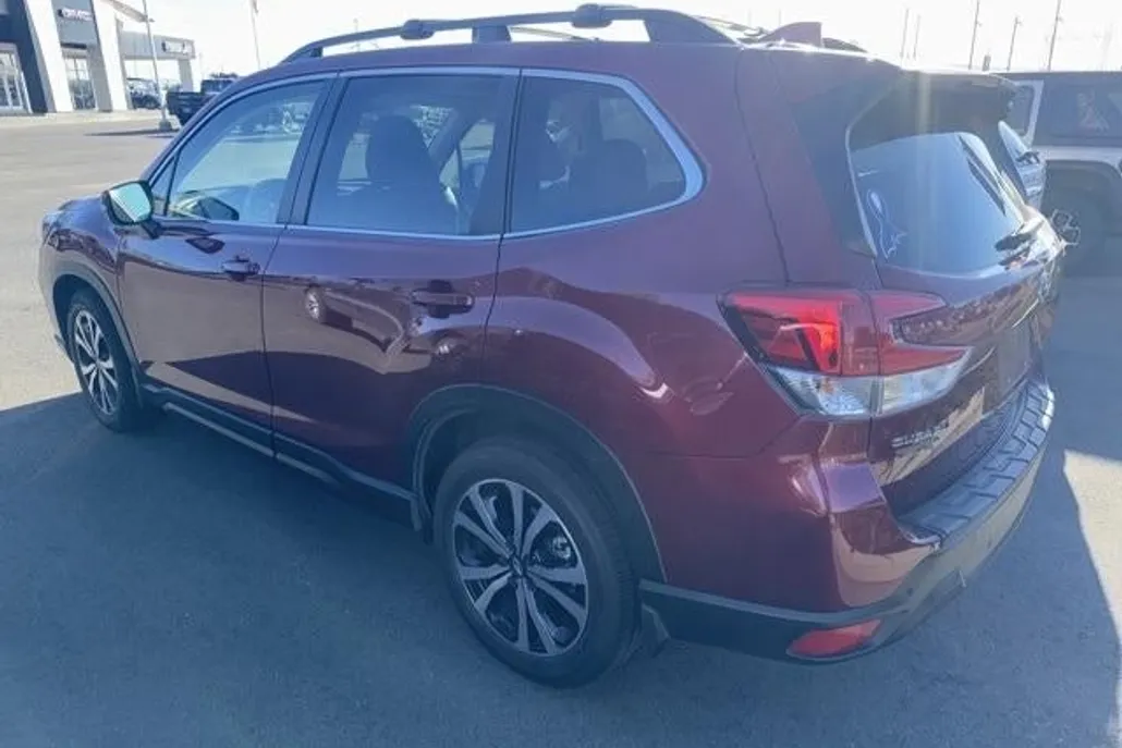 2021 Subaru Forester Limited photo 1