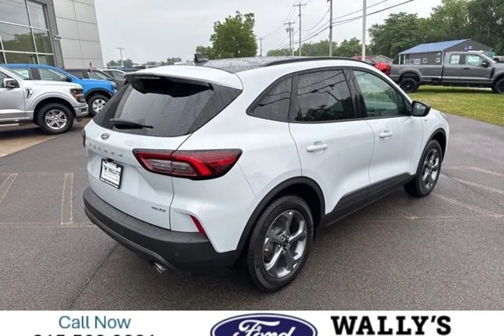 2025 Ford Escape ST-Line photo 1