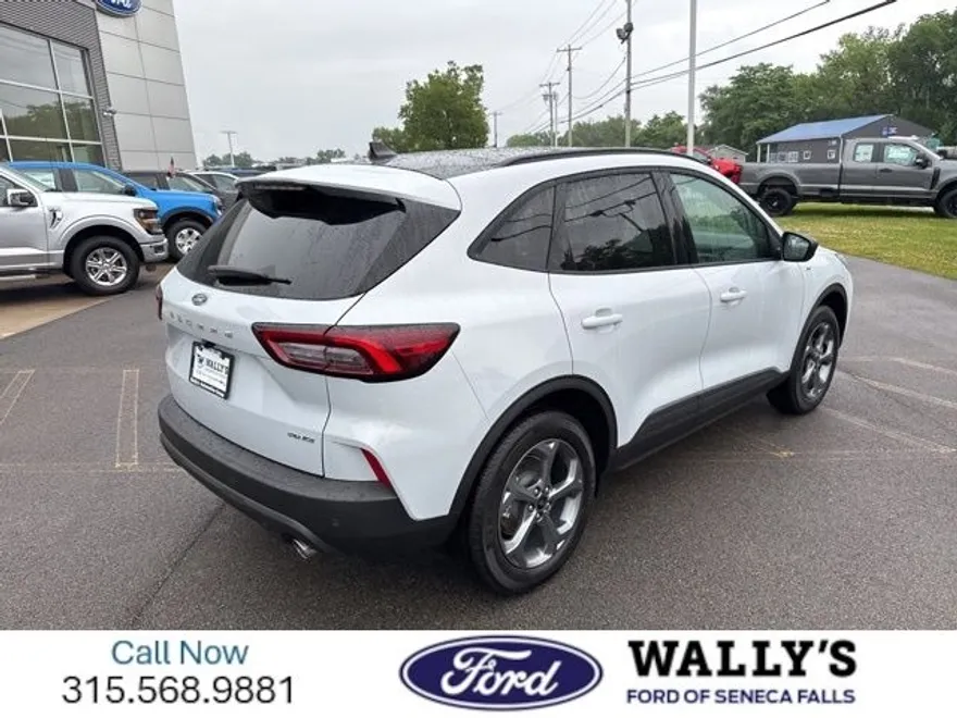 2025 Ford Escape ST-Line photo 1