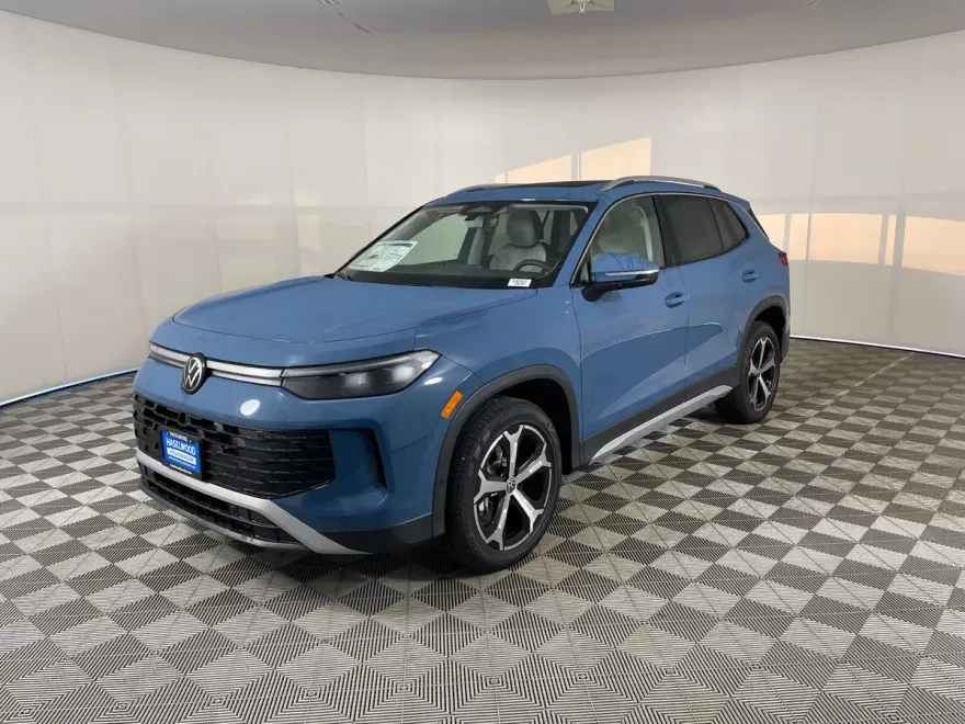 2025 Volkswagen Tiguan SE photo 1