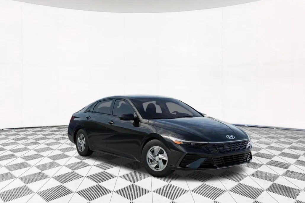 2025 Hyundai Elantra SE photo 1
